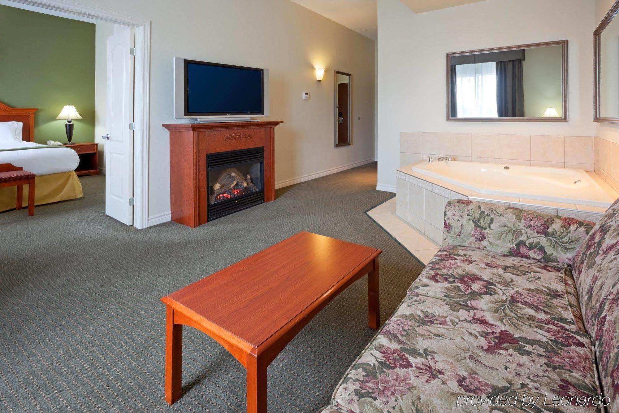Holiday Inn Express Hotel & Suites 1000 Islands - Gananoque By Ihg Kültér fotó